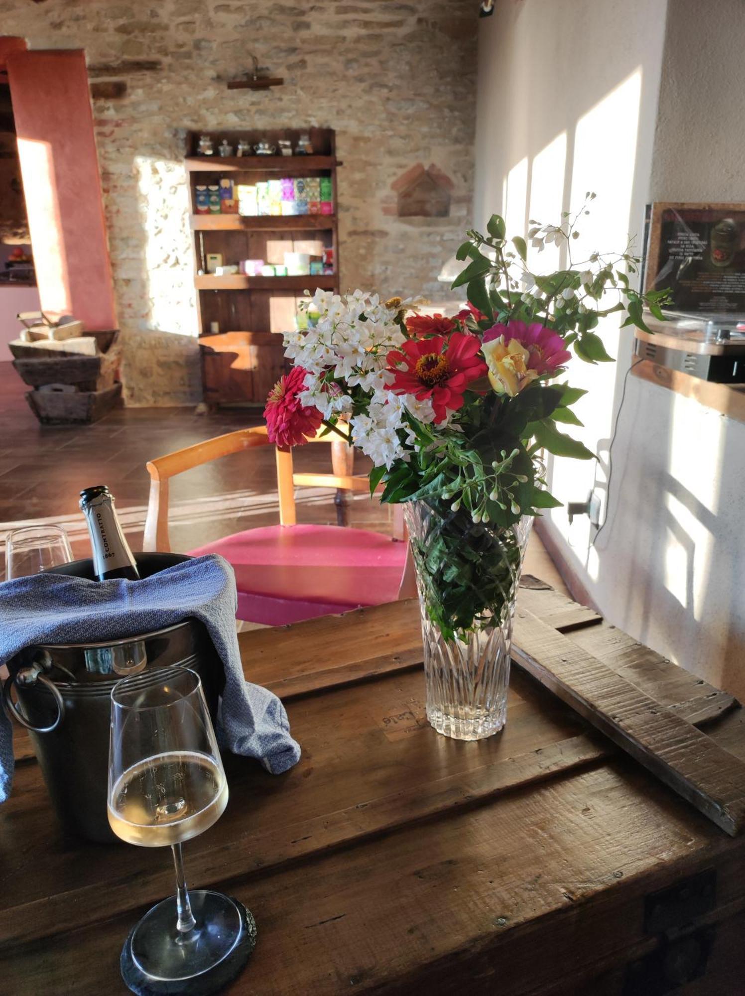 Casa Vecchia Bed&Breakfast Bossolasco Екстер'єр фото